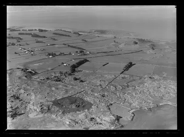 Image: Mr K K Montgomerie's farm at Ihumatao, Mangere, Auckland
