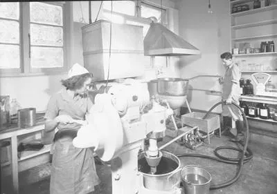 [Woman operating machine]