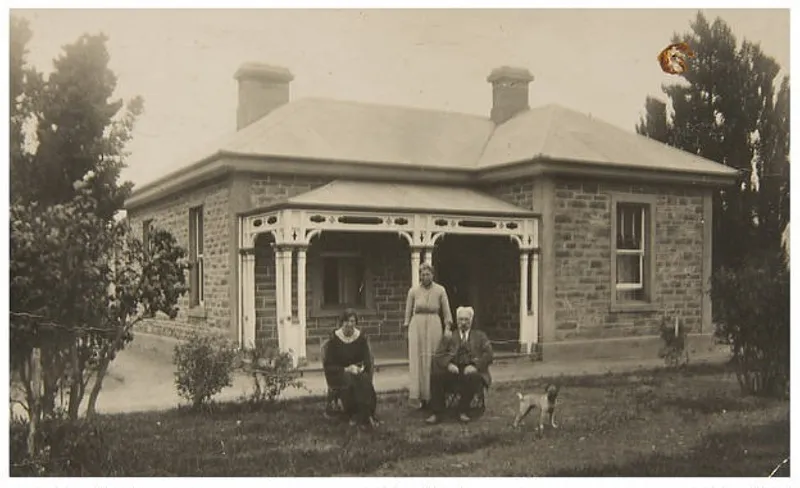 Photograph, Thos and Annie McKenzie in front of McNulty House, Cromwell