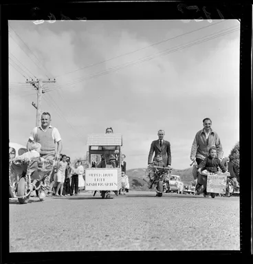 Image: Upper Hutt Kindergarten wheelbarrow race