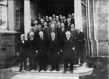 Image: Group photograph taken at the opening of the Alexander Turnbull Library