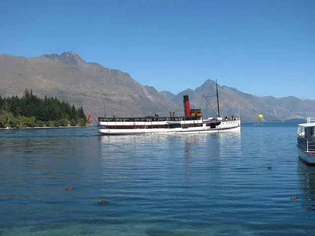 Earnslaw coming into Queenstown.