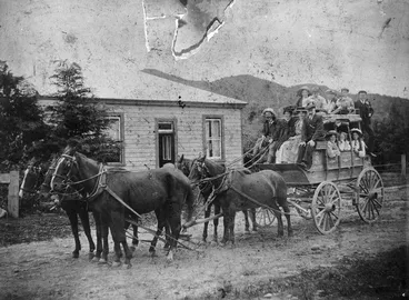 Image: Family group on buggy