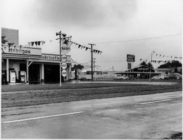 Image: Hillcrest Motors and Abel's supermarket