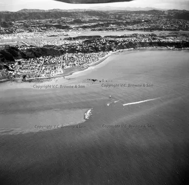 Image: Wahine Ferry wrecked on Barrett Reef - Wellington (11181/11197)