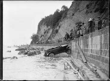 Image: Car accident, Rocks Road, Nelson