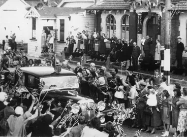 Image: Royal tour 1954; crowd in Main Street cheering the Queen.