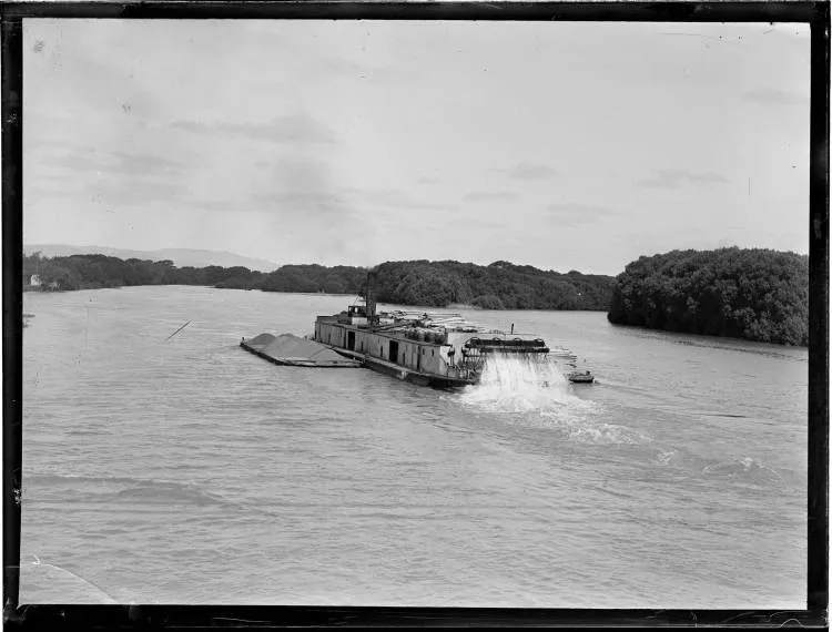 PS Rawhiti II on the Waikato River