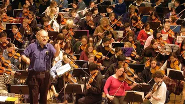 Conducting a secondary school orchestra Image: Conducting a secondary school orchestra