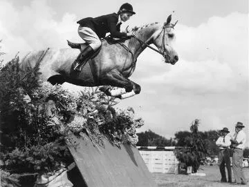 Esther Belliss show jumping