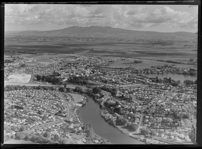 Hamilton, with hospital centre and Lake Rotoroa and Waikato River on foreground