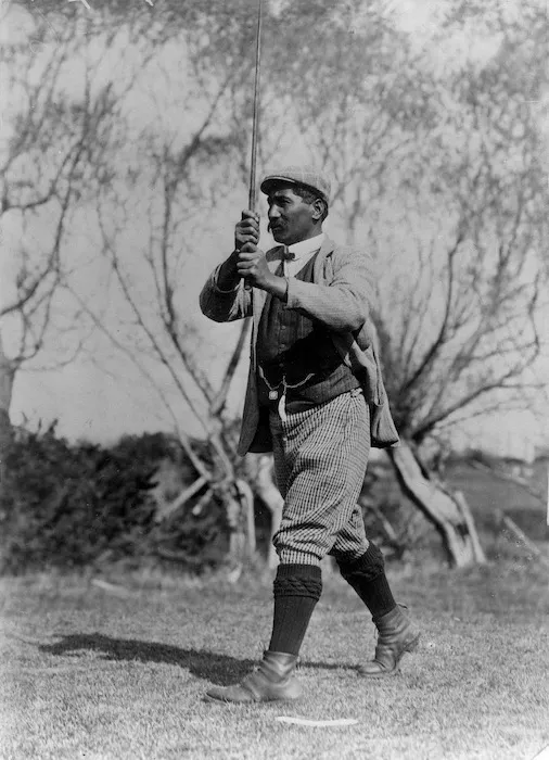 Kurupo Tareha playing golf