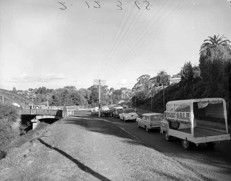 Traffic build-up on Victoria Street at Fairfield bridge approach.
