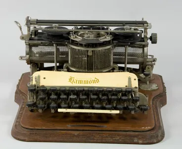 Image: Typewriter - Hammond No. 12 in wooden box