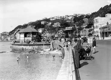 Image: Oriental Parade and band rotunda, Wellington