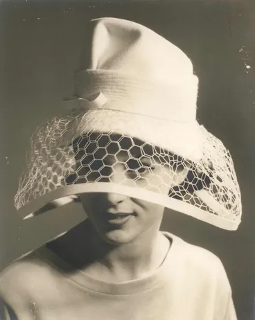 Image: Felt hat with peekaboo brim