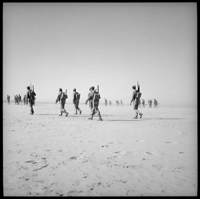 Members of the 2nd NZEF 6th New Zealand Infantry Brigade on manoeuvres in Egypt