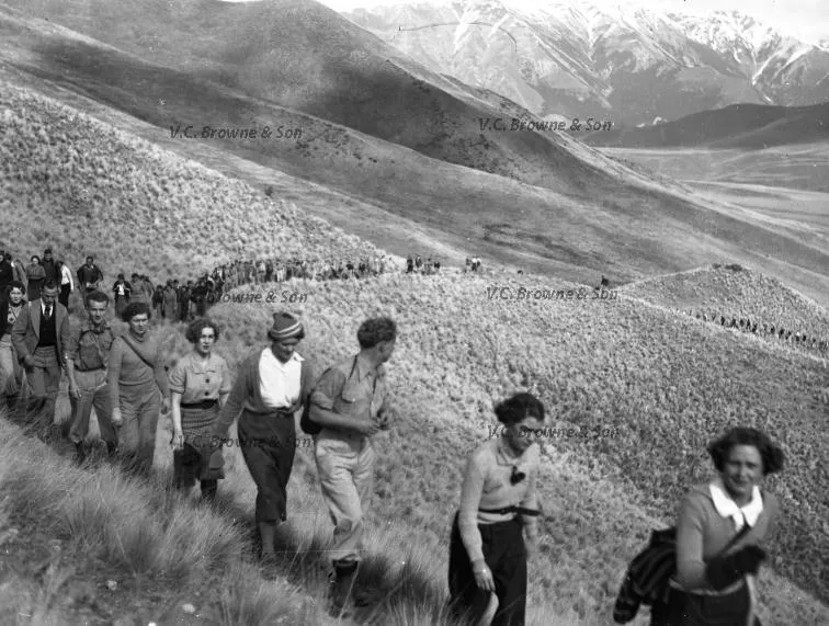 NZR Sponsored hike to Lake Blackwater (1937) (PB1614/7)