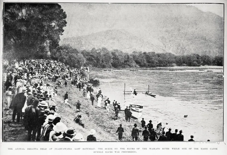 The annual regatta held at Ngāruawāhia last Saturday: the scene on the banks of the Waikato River while one of the Māori canoe hurdle races was proceeding