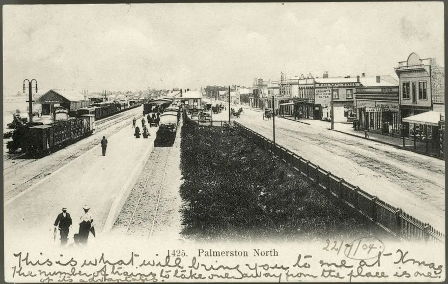 Palmerston North Railway Station, Main Street