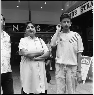 Image: People outside the Strand Arcade, Queen Street, 1989