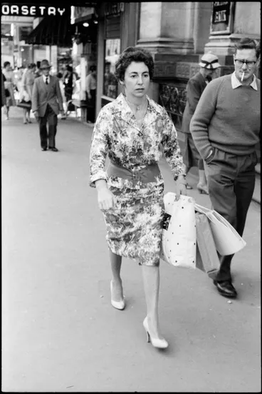 Image: Street photo, Queen Street, Auckland, 1960