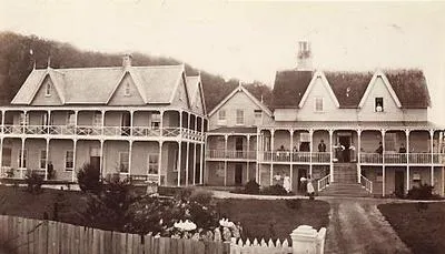 Waiwera Hotel, near Auckland