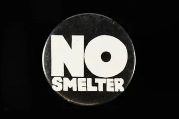 Image: Badge, "NO Smelter"