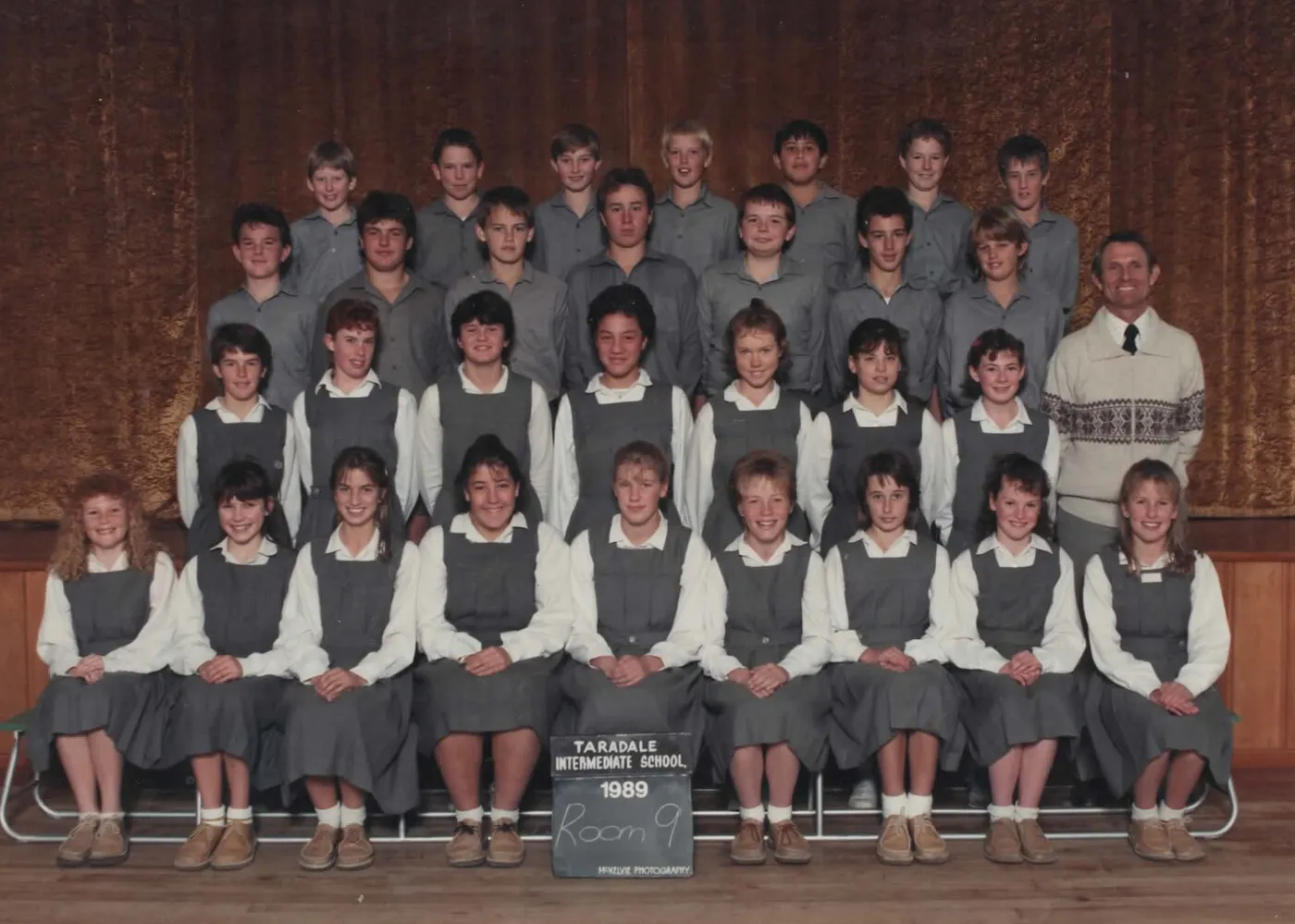 Taradale Intermediate School 1989 Room 9