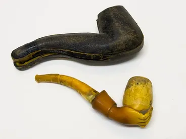 Image: Meerschaum pipe and leather case