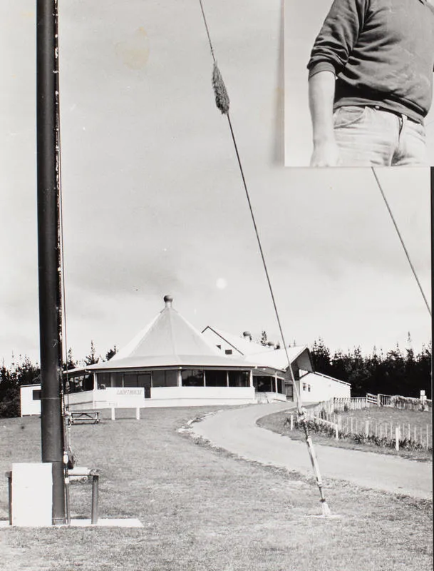 Photograph: Mast of RAINBOW WARRIOR (1955) in front of Northern Wairoa Museum