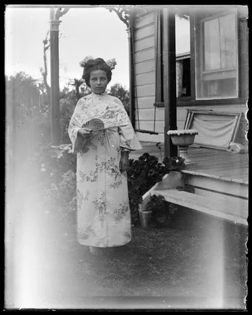 Image: Girl wearing a Japanese costume