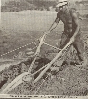 Image: Work on the deviation between Kaiwaka and Waipu on the Auckland - Whangarei highway