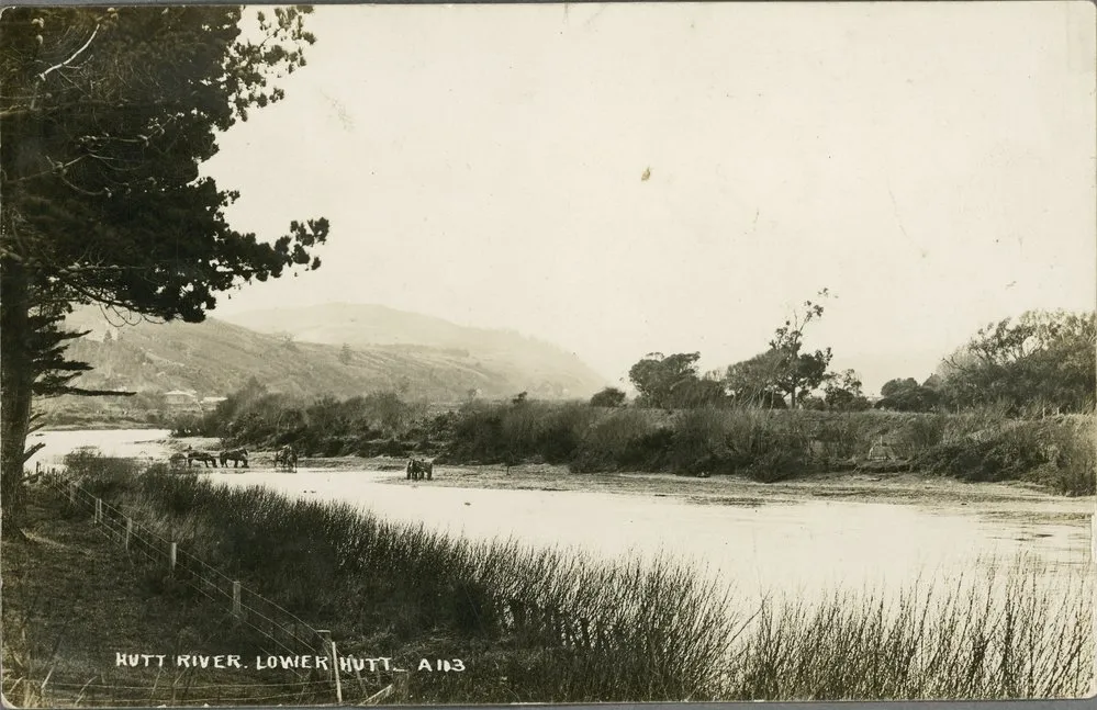 Te Awa Kairangi / Hutt River, 1902 (?); horse teams carting gravel.