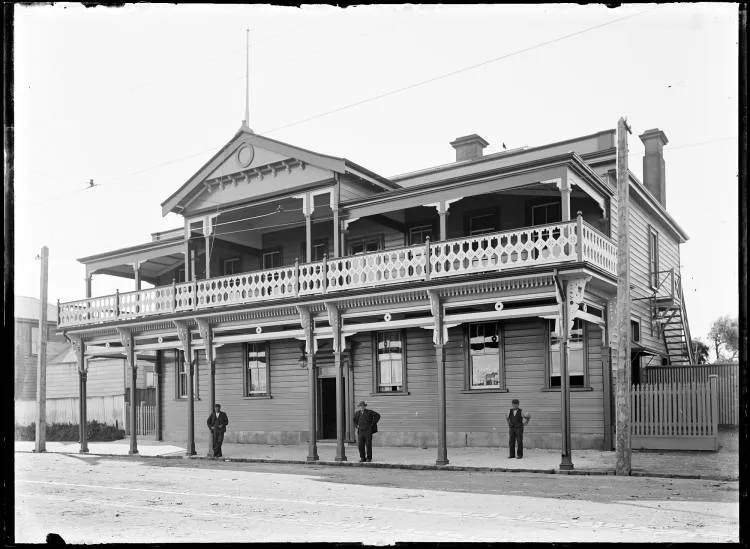 Manukau Hotel, Queen Street, Onehunga