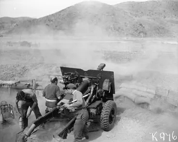 Image: [Gun crew in action, Korea]
