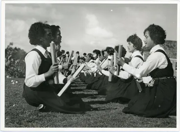 Image: Tī Rākau (the Māori stick game)