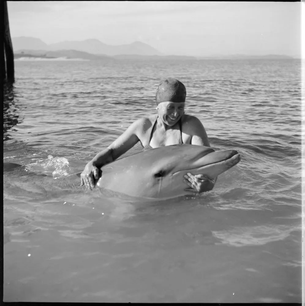 Mrs Goodson with Opo the dolphin, Opononi