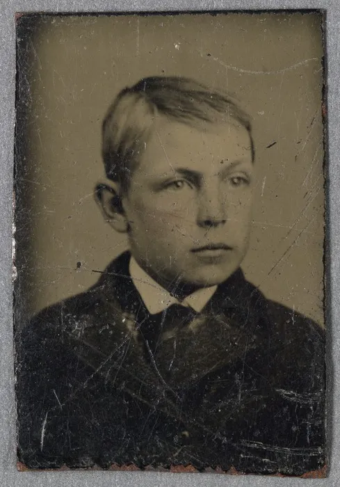 Creator unknown :Portrait of an unidentified young boy