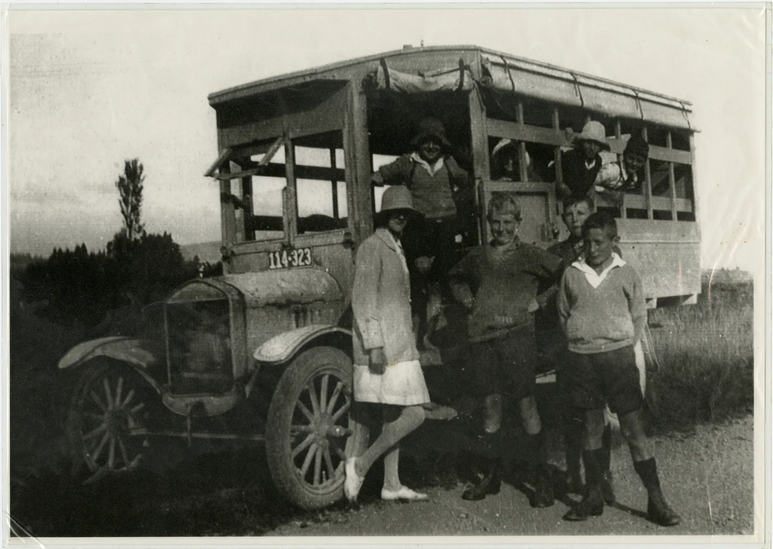 School Bus at Coopers Creek, Oxford