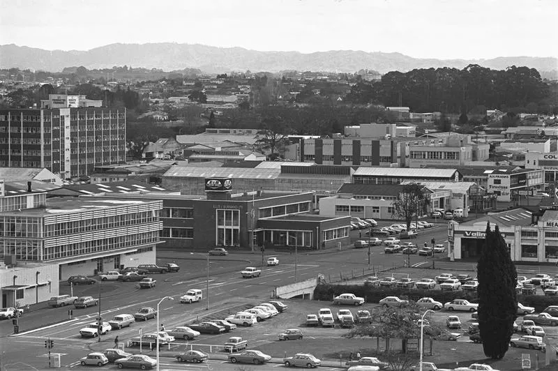 View of CBD across intersection of Anglesea and Bryce streets