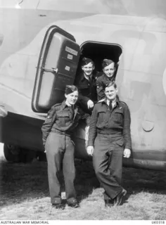 NORFOLK, ENGLAND. 1943-07-14. CREW OF A VENTURA AIRCRAFT OF NO. 487 SQUADRON A ROYAL NEW ZEALAND AIR FORCE SQUADRON AT RAF STATION METHWOLD. AN AUSTRALIAN IS INCLUDED IN THE CREW. LEFT TO RIGHT: ..