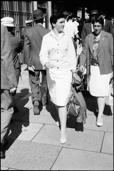 Image: Street photo, Queen Street, Auckland, 1960