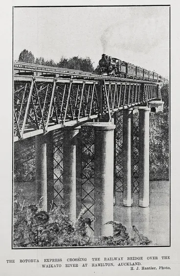 Image: The Rotorua Express Crossing The Railway Bridge Over The Waikato River Hamilton, Auckland