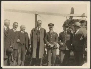 Image: Mayor of Auckland, George Baildon, and four other men farewelling Charles Kingsford Smith and Charles Ulm on their departure from Auckland, New Zealand, September 1928