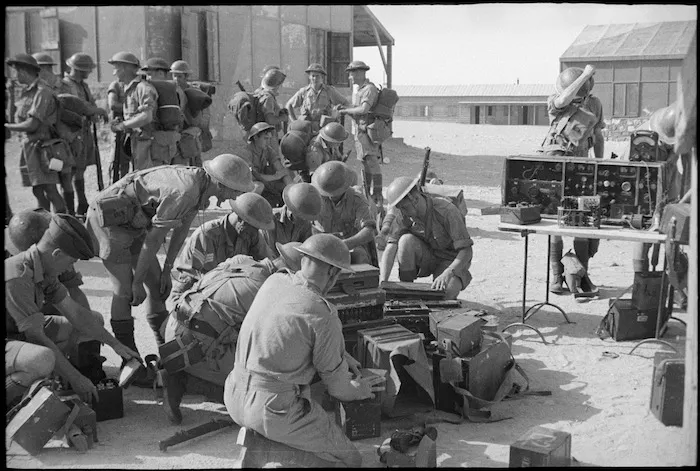 Signals personnel training, Maadi Camp