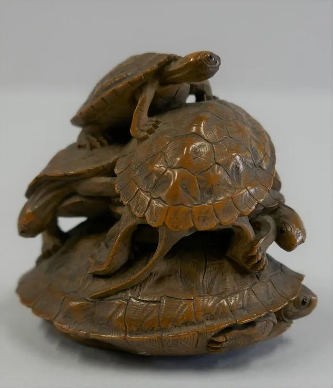 Netsuke: Oyaro game (Banzai [Parents & children tortoise]