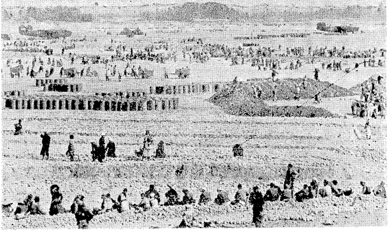 Thousands of Chinese workers lay the foundations of a Super-Fortress base in Western China. The base, from which the United States air force has since bombed the Japanese mainland, was built by a multitude of Chinese ivorkers, who laboured from dawn to dark, using only simple hand tools. (Evening Post, 19 August 1944)
