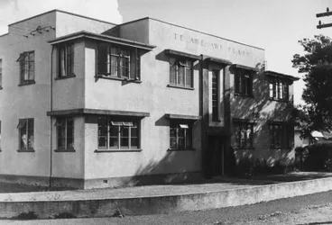 Image: Te Awe Awe Flats, corner of Te Awe Awe Street and Manuka Street