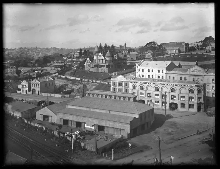 Buildings on Beach Road and Emily Place, Auckland Central, 1906